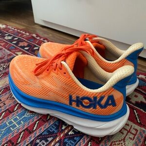 Men’s Hoka Clifton 9 running shoes size men’s 7.5 women’s size 9